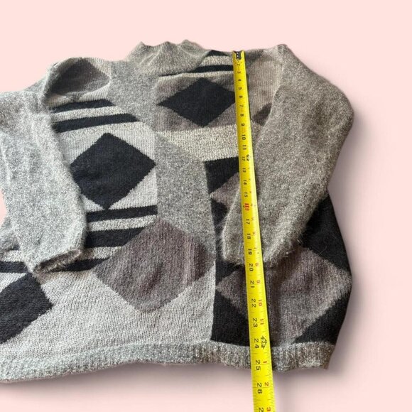 Vintage Fuzzy Geometric Knit Gray and Black Sweater (Angora Blend) Size M - Picture 7 of 9